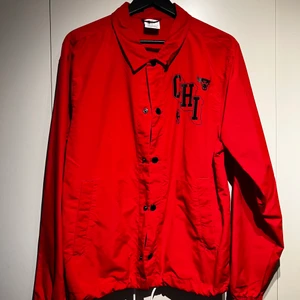 Nike Chicago bulls jacka 75 anniversary str S - Tunn nike Chicago bulls jacka  Aldrig använd Köpare betalar för frakt 