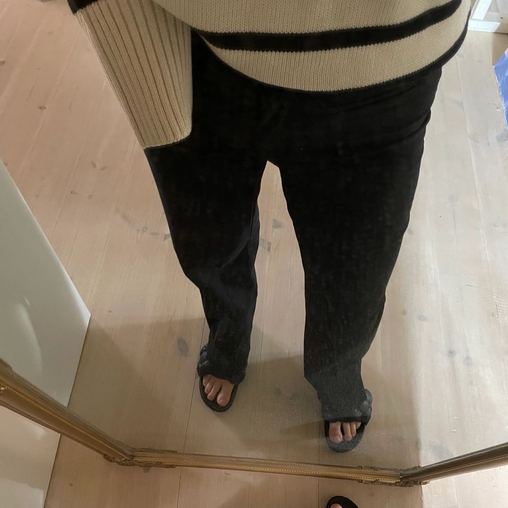 svarta raka kostymbyxor frĂ„n Monki i storlek 36đđ. Jeans & Byxor.