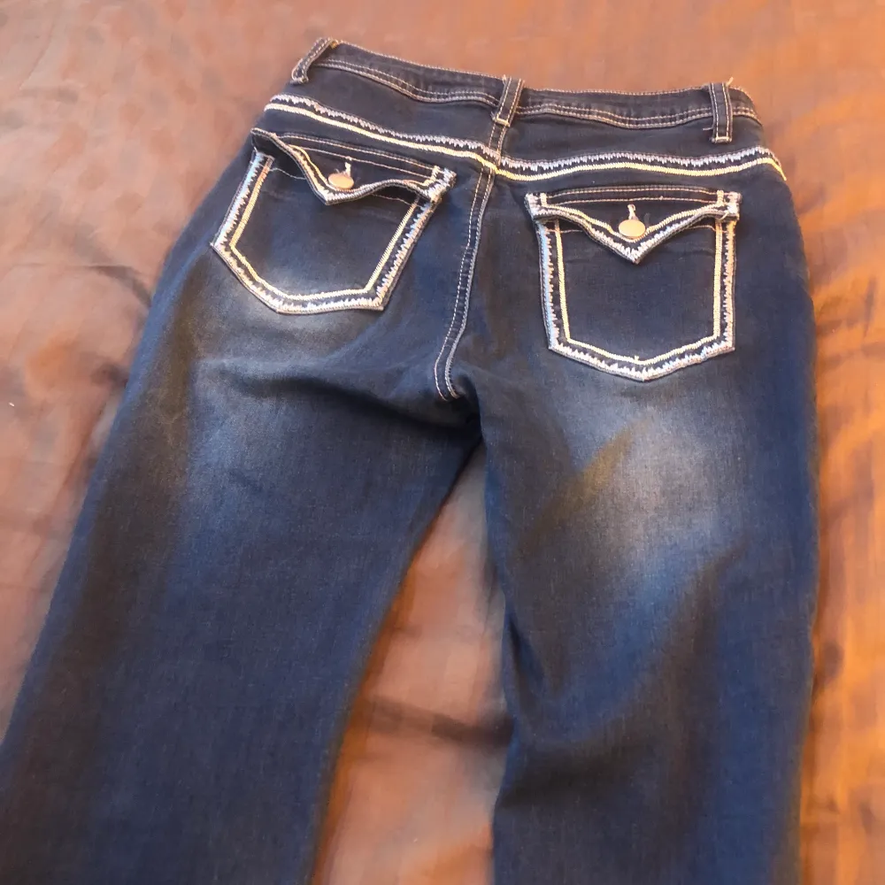 Säljer mina bootcut jeans från shein i storlek s. . Jeans & Byxor.