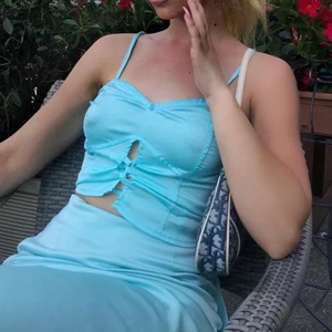 Ljusblå satin topp - Jättefin ljusblå satin topp i storlek XS. Bra skickade 