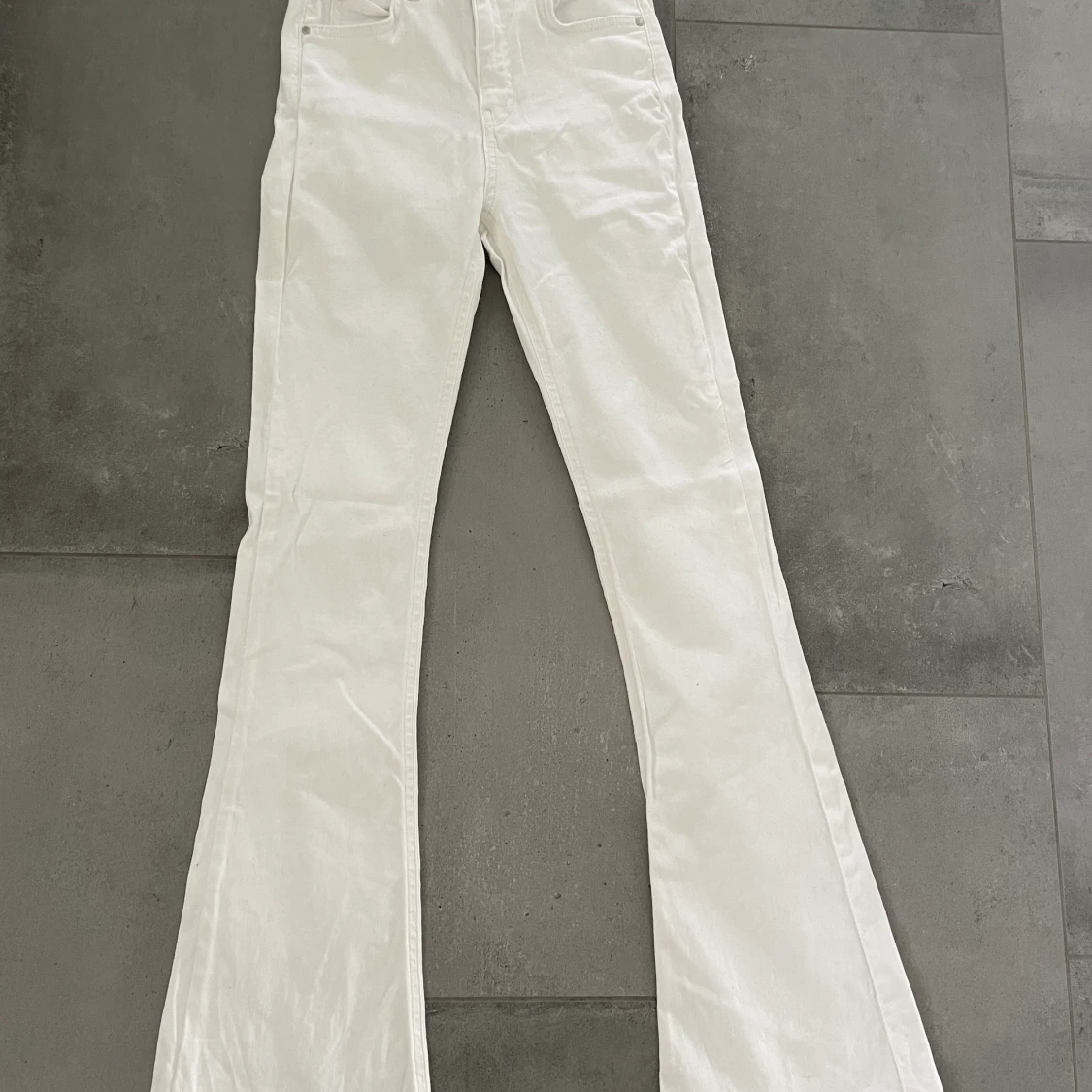 Bootcut jeans från ginatricot