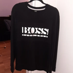 Hugo Boss Tröja L - Hugo Boss tröja svart i storlek L