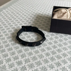 Valentino armband - Svart valentino armband 