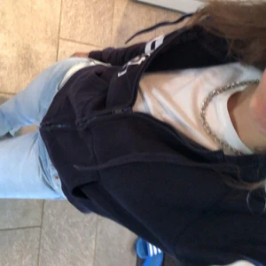 Svea hoodie - Ziphoodie köpt för länge sen. Kommer inte till använding längre. Strolek M men sitter mer som XS/S🤩