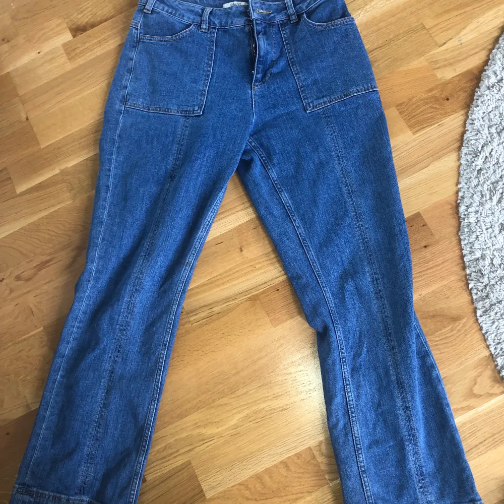 Riktigt fina och sköna ganni jeans, knappt använda. . Jeans & Byxor.
