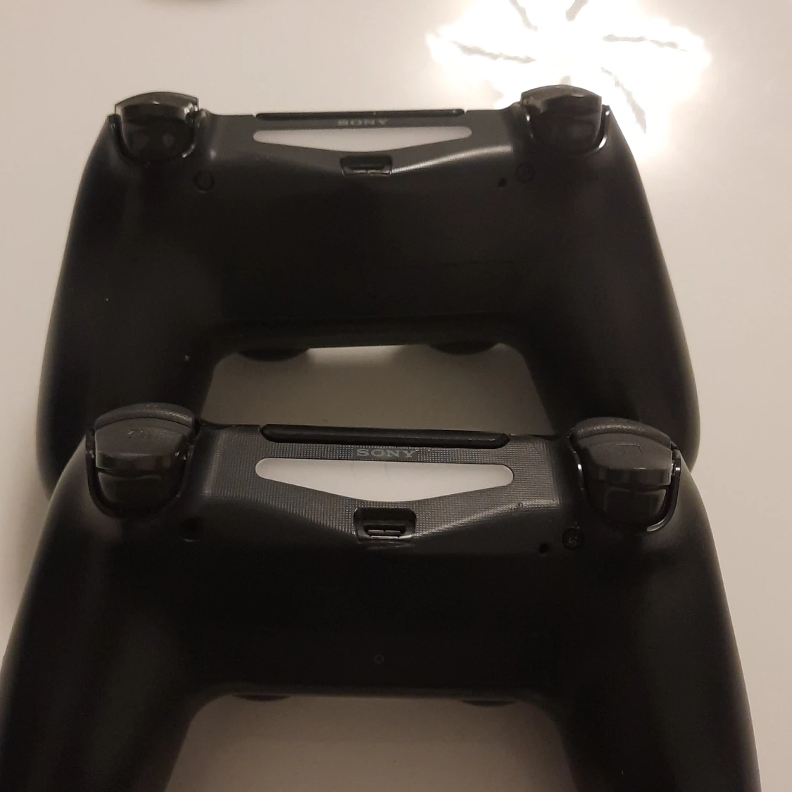 Ps4 controllers  - 90