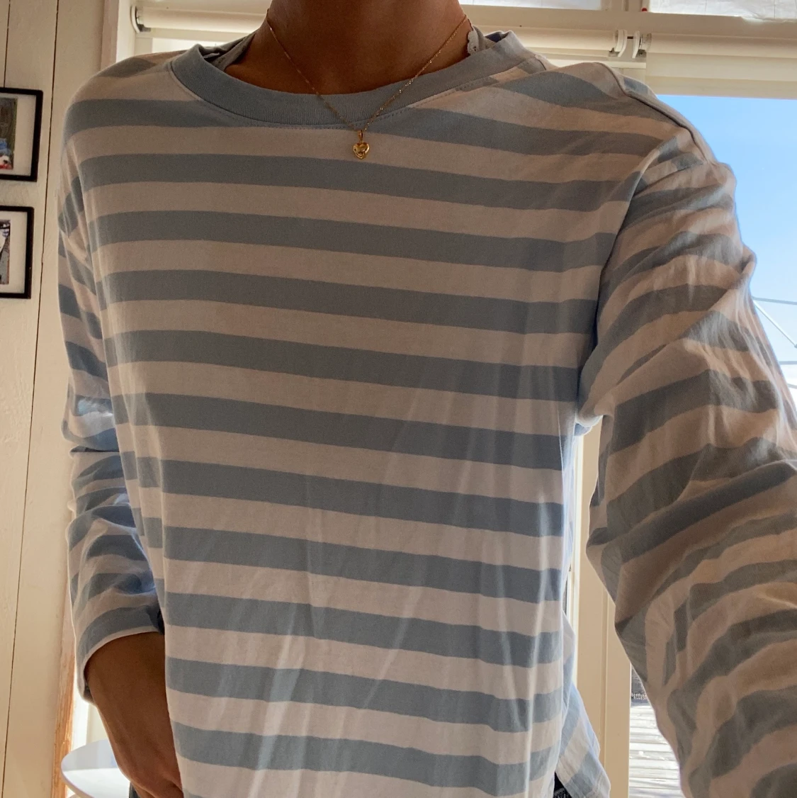 Ljusblåvit randig tröja från Monki strl S