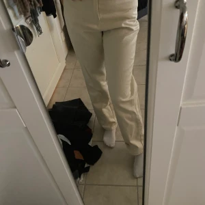 NELLY - Nelly straight leg jeans St 36 väldigt stora i st  