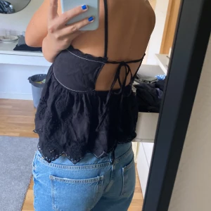 Zara linne - Populärt zara linne som är supersöt! Jag har storlek L men har vanligtvis xs/s och man knyter i ryggen💕