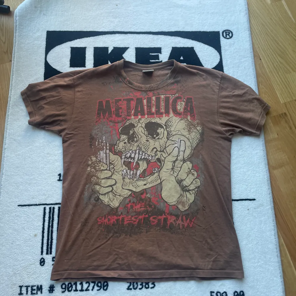 Metallica t-shirt från 2000, jävligt cool tröja. Väldigt bra vintage skick . T-shirts.