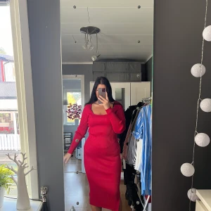 Klänning - Helt ny, funkar från storlek M