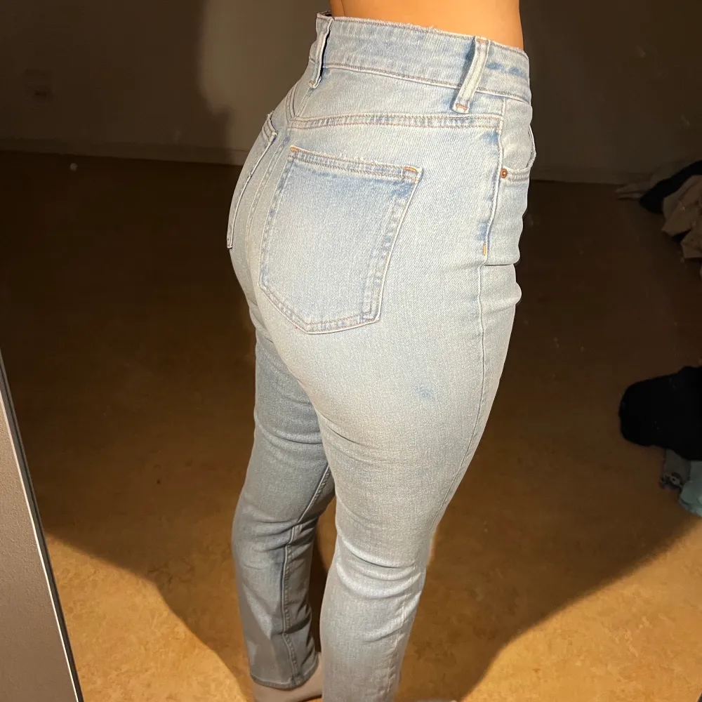 Tighta jeans, aldrig använd 💙. Jeans & Byxor.