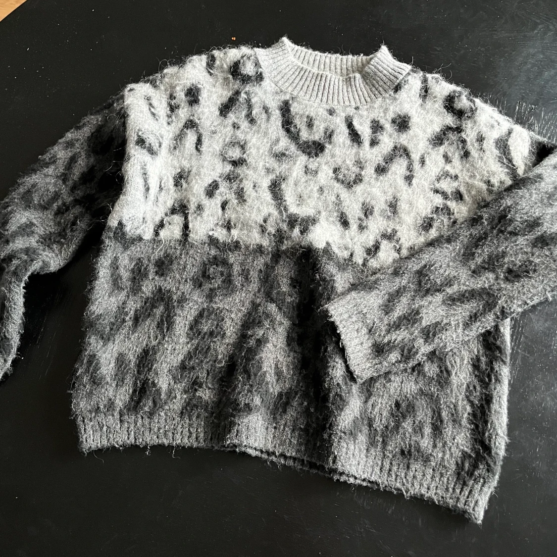 Stickad tröja i leoprint (36) - Mango - 91