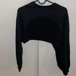 En sweatshirt nästan bara armarna.  Köp från H&M  Original pris: 99 storlek xs men sitter bra på s