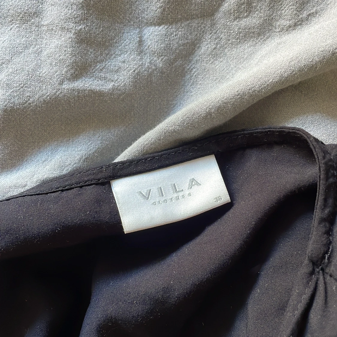 Svart blus från Vila 36 - 91