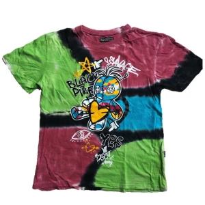 Tiedye tisha - Fet graphic tee med tiedye! Kan mötas upp i gbg annars står köparen för frakt🫶