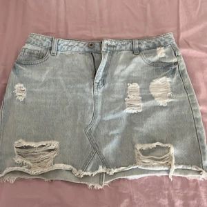 Jeanskjol  - Jeanskjol i storlek 10 