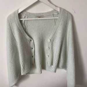 Stickad grön kofta - Bra skick, som ny, jättefin