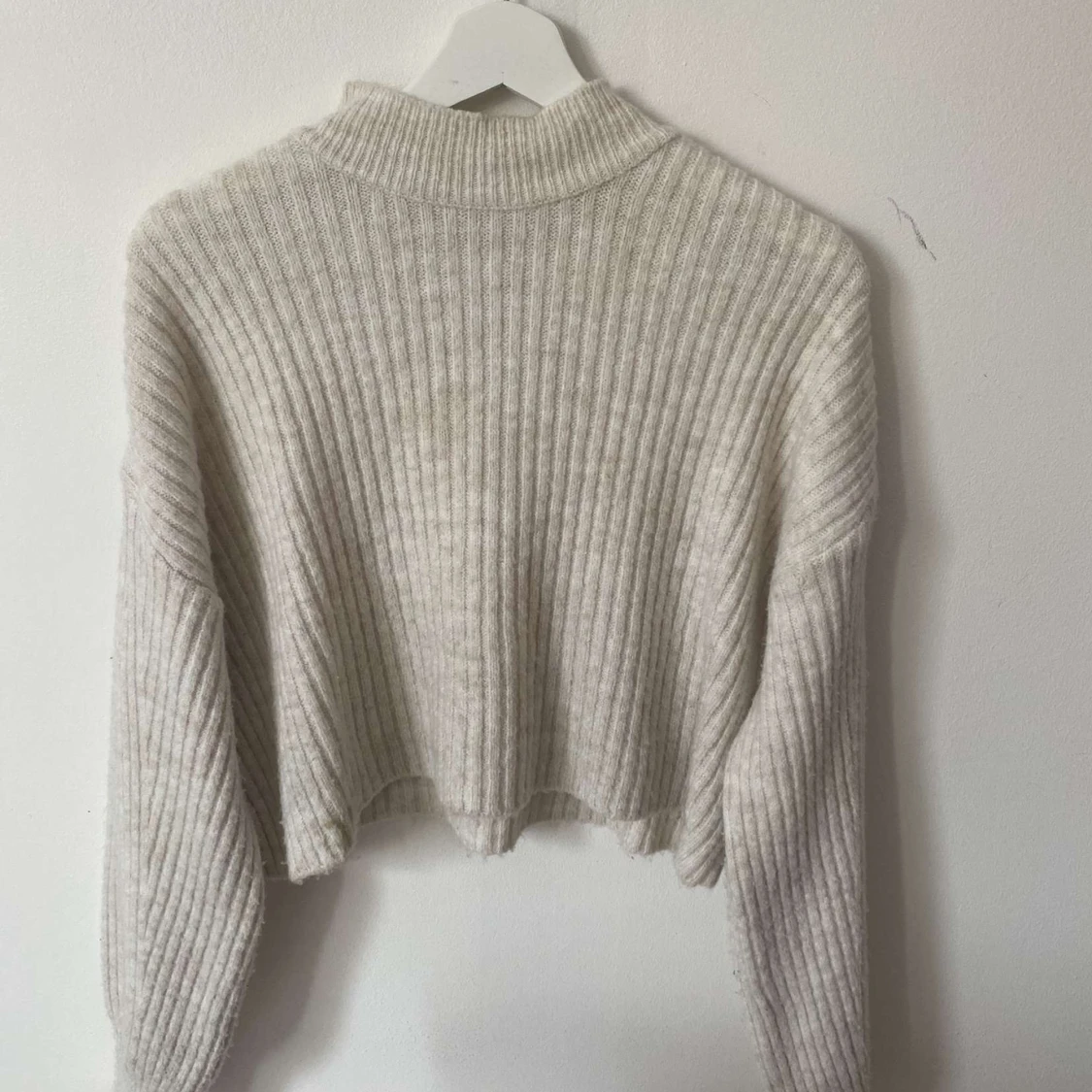 Vit/beige stickad tröja