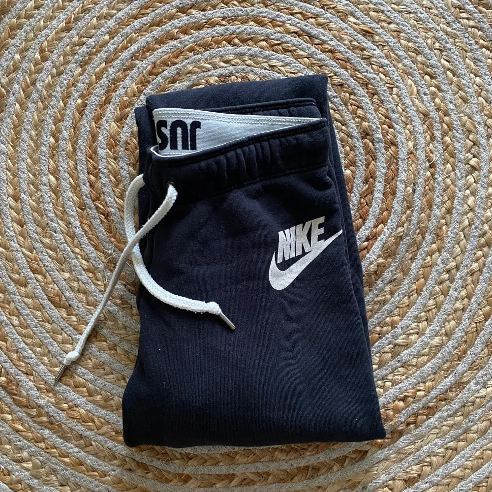 Nike mjukisbyxor  Stl Xs . Jeans & Byxor.