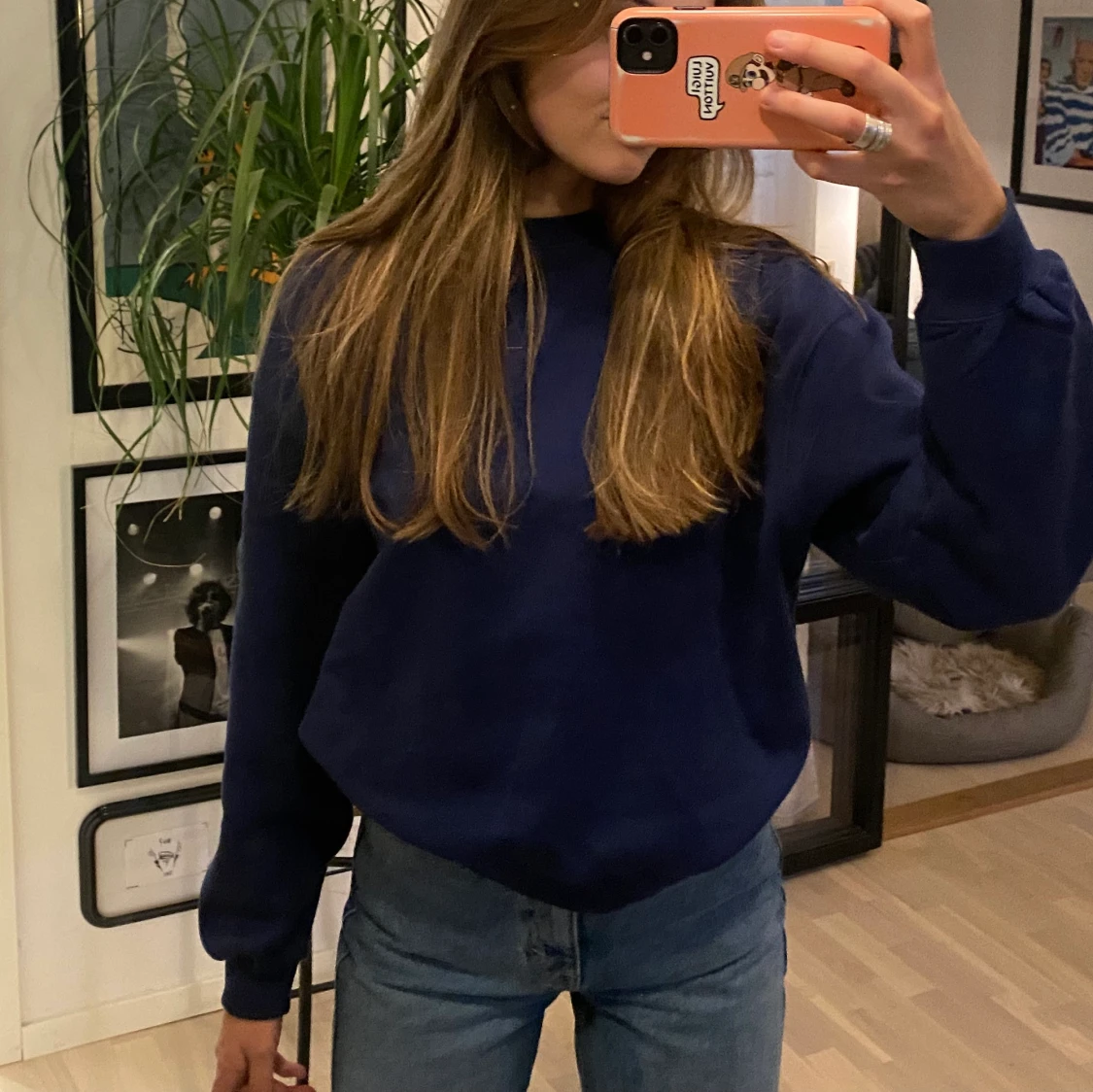 Marinblå collegetröja från weekday