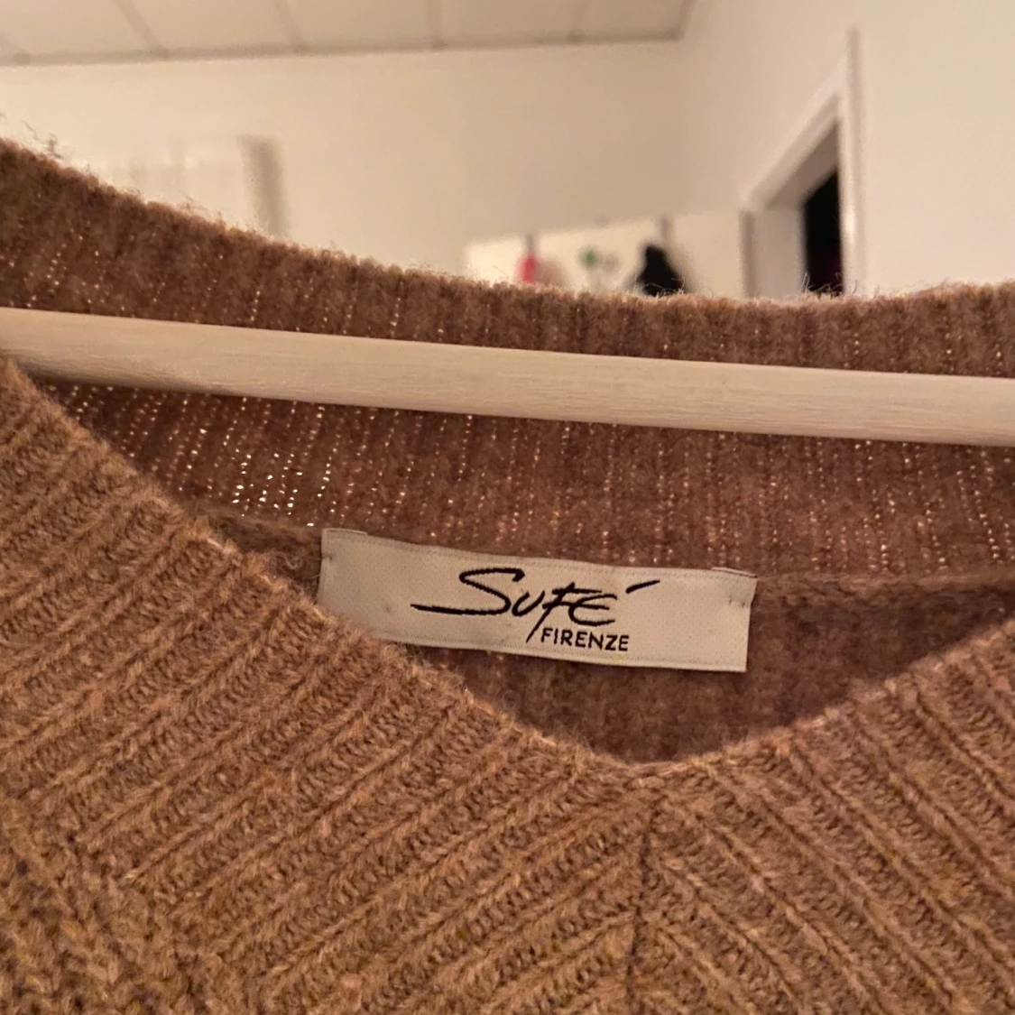 Stickad tröja med vida ärmar  - 91