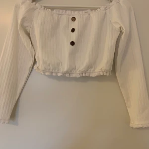 Off shoulder topp strl S - Kroppad off shoulder topp, använd men i bra skick