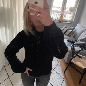 Stickad tröja - Svart stickad tröja från Nelly💗 Bra skick!!