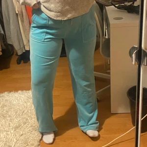 Juicy byxor - Säljer mina juicy byxor i färgen turkos. De är helt oanvända har bara testat de 1 gång.  får it sålt de så kan ändra på priset 