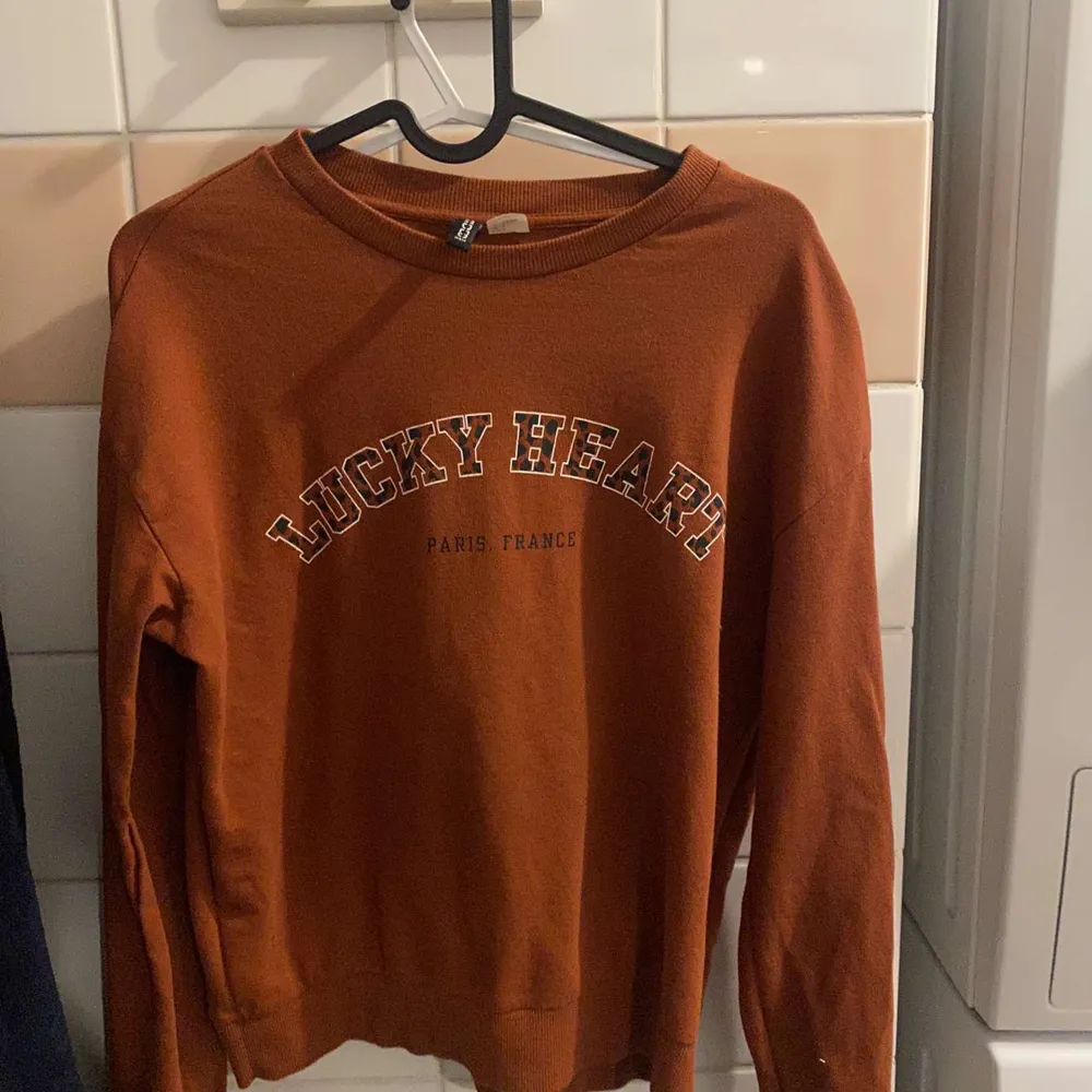 Sweatshirt från hm Storlek s Aldrig använd. Tröjor & Koftor.