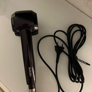 Locktång från babyliss paris  - En locktång från babyliss Paris Aldrig använd, jag säljer för 100kr 