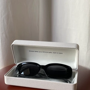 Chimi solglasögon  - Chimi 10 black  Helt oanvända i lådan.  