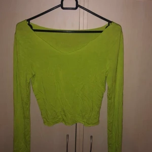 Neon topp  - Neon topp ifrån Gina Tricot  Storlek S  Aldrig använd 