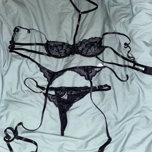 Underkläder set - Nya och oanvända. De är i helt fel storlek. Jag är L och dem är xs-s