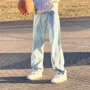Baggy Sweet sktbs jeans - Baggy jeans men schysst passform. Grymt skick. Skriv vid fler frågor:) 