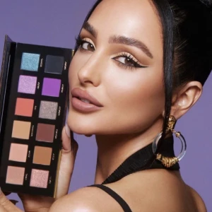 BUXOM X Ash K. Holm Eye Shadow Palette - Endast swatchad. Sista bilden är min. Fraktsumman blir 29kr (frakt m frimärke) vid direkt swish till mig, välj ej Köp Nu isåfall. Samfraktar för minsta möjliga frakt kostnad för dig. Kontakta mig angående detta