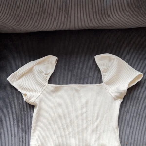 Top - Topp från H&M Använda 1-2 gånger Max och är i storlek M  