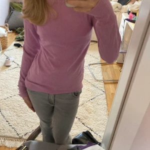 rosa stickad tröja - säljer denna jätte fina rosa tröja från new yorker🥰 nypris ca 200 kr