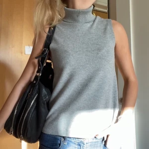 Linne med krage  - Säljer denna snygga toppen från zara! Jättefint skick💞