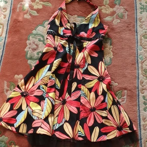 Open rygg fest klänning  - I mycket bra skick och den är slut såld. Användade en gång 