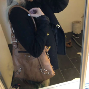 Balenciaga liknande väska - Jättesnygg balenciaga liknande väska🤎