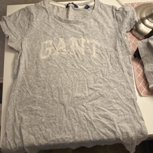 Fin t-shirt från Gant - Super fin t-Shirt från Gant som är i bra skick! 