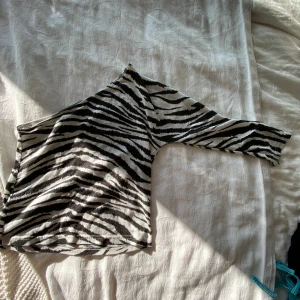 Secondhand ca strl s/xs - Köpt begangnad, står inte vart den är ifrån men den är fin