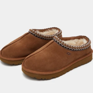Ugg Tasman  - Helt nya Ugg Tasman. Inte ens provade. Alla lappar mm sitter kvar. De är helt slutsålda överallt så passa på! 