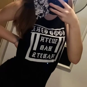 Topp - Svart topp med text "good girl with bad habits" köptes på gekås ullared för några år sedan, använd max 7gånger