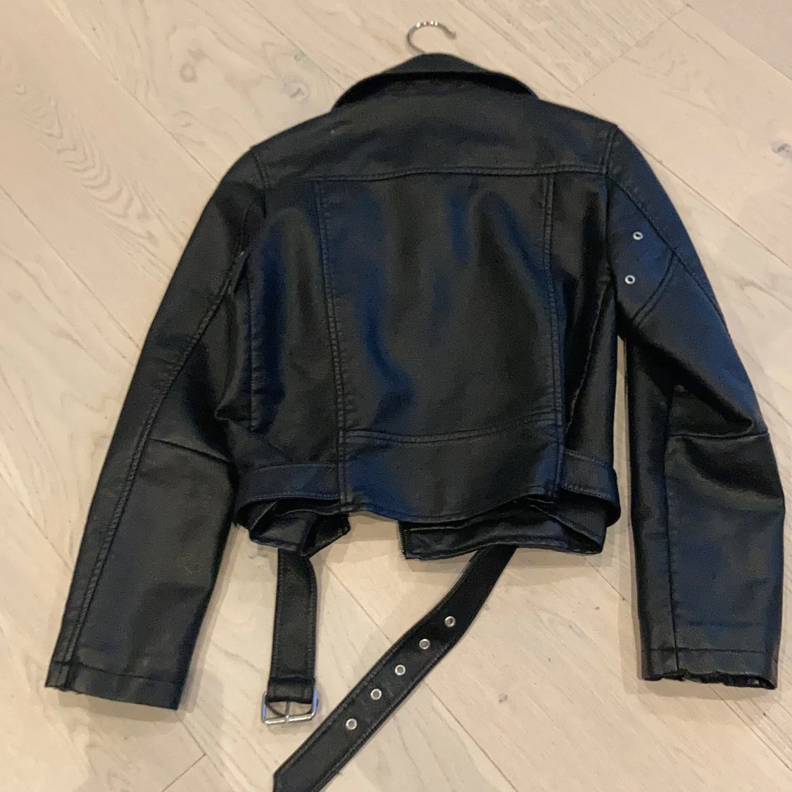 Superfina skinnjacka 🖤💜 - 91