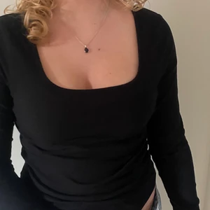 Topp - Svart ribbad topp från lindex, säljer även i vit!🤍🖤🥰