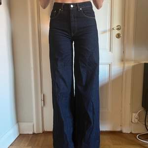 Ett par suuuperfina Hope jeans i size 27. Tvättade 1 gång och använda max en handfull gånger. Jag är 177cm lång och har ca. 36 i byx-strl. Skulle säga att de är true to size det och fint skick.