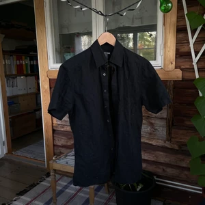 Linne skjorta - Svart kortärmad linne skjorta