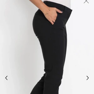 Kostymbyxor - Säljer mina lågmidjade kostymbyxor från Hm i strl 34 💗 köpta för 299, säljer för 50kr🌸 kan mötas i Sthlm eller frakta 💗